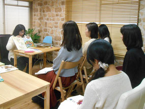 キッズブックスペースの講師紹介